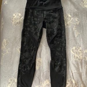 Athleta like new reflective floral black leggings